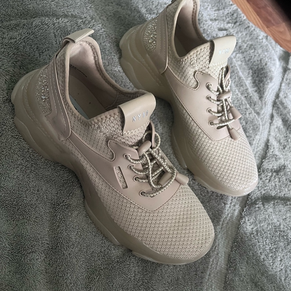 New Steve Madden Tan Sneakers 8.5